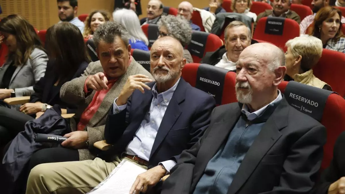 Pérez-Reverte: "Si Cervantes levantara la cabeza ahora no se sorprendería de lo que pasa en España"