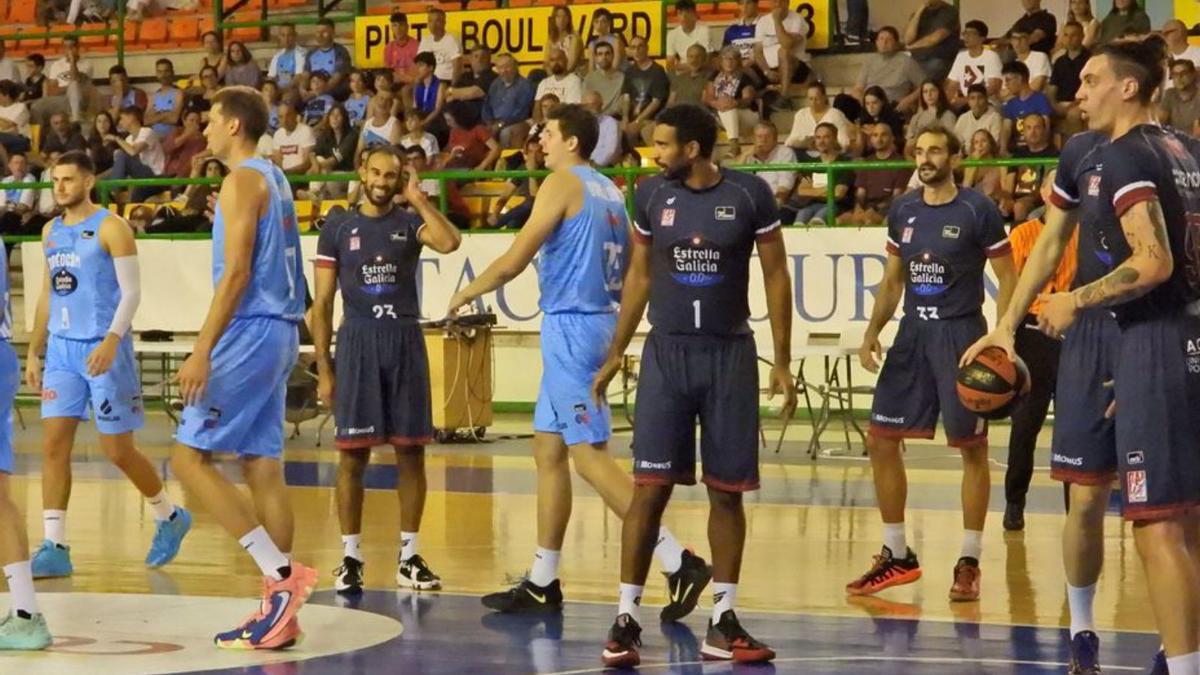 Final de Copa Galicia con sabor a ACB en el Paco Paz. |  // F. CASANOVA