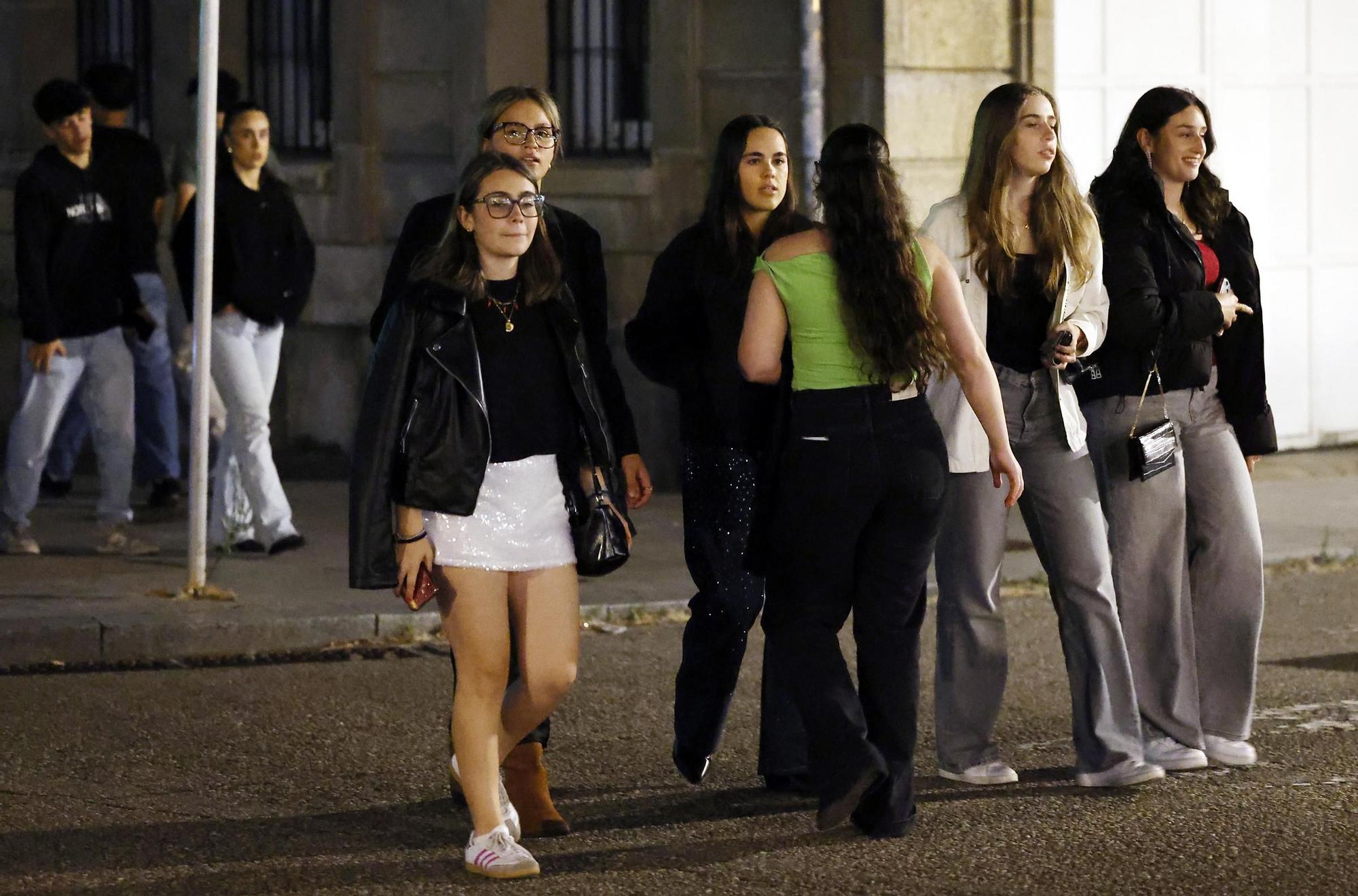 Estudiantes celebran el fin de los exámenes de la PAU y Universidad