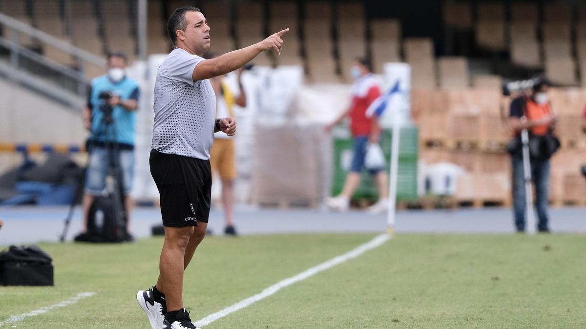 Germán Crespo, el pasado domingo en la banda de Chapín, en la victoria del Córdoba CF ante el Xerez Deportivo FC (1-5).