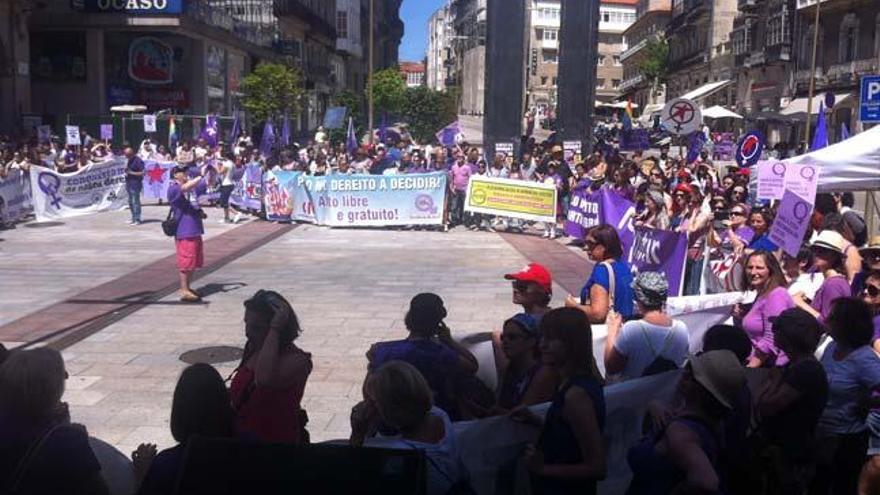 Cerca de medio millar de personas acudió a la protesta // J. SANTOMÉ