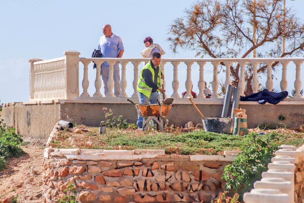 Han comenzado las  obras de remodelación del paseo de Punta Margalla en Torrevieja con una inversión de un millón de euros y cuatro meses y medio de plazo de ejecución -pararán en Semana Santa-.