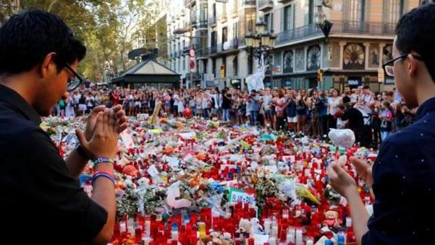 Homenatge de les víctimes a la Rambla de Barcelona.