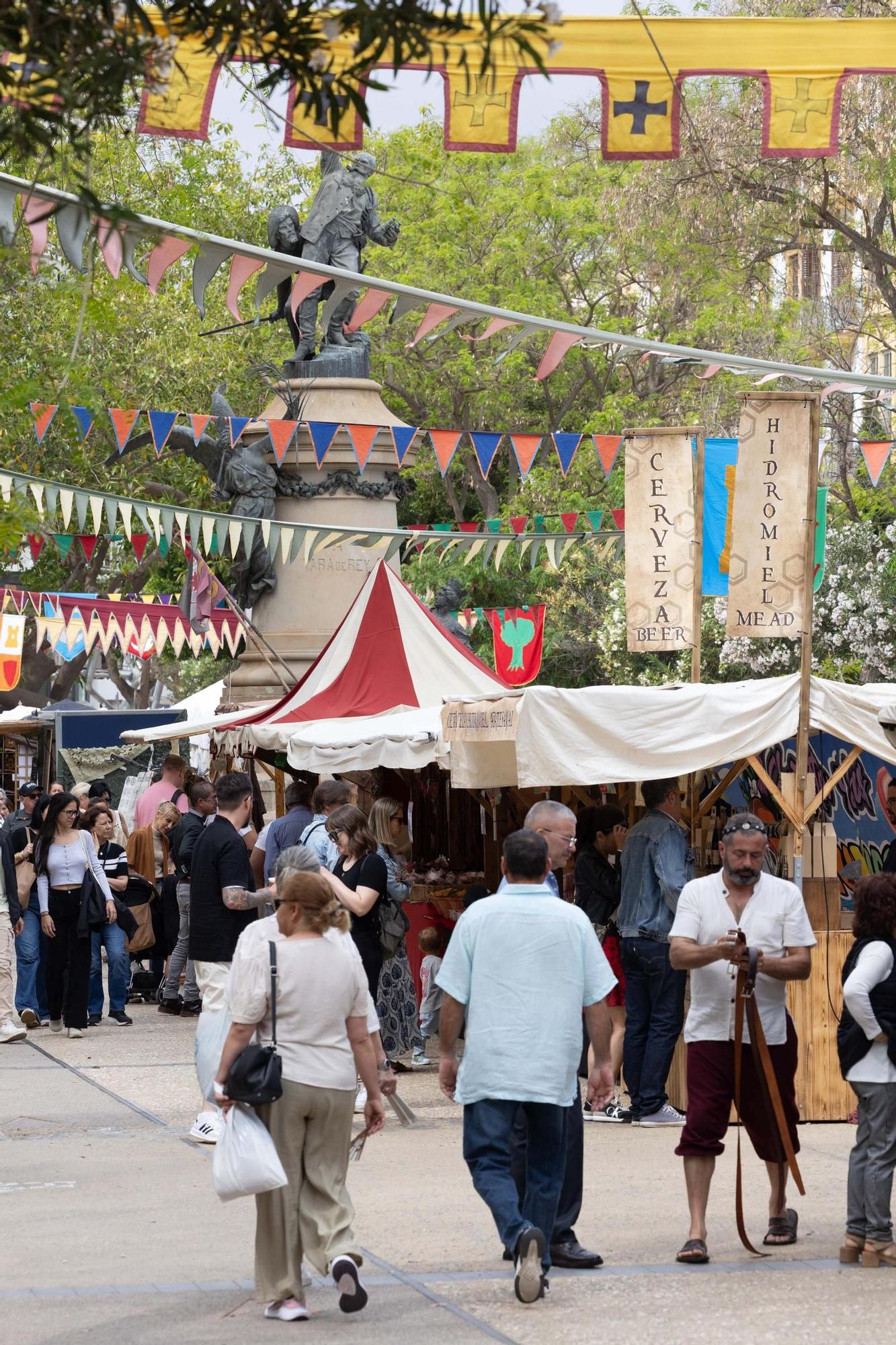 La dura y libre vida de los feriantes de la Ibiza Medieval