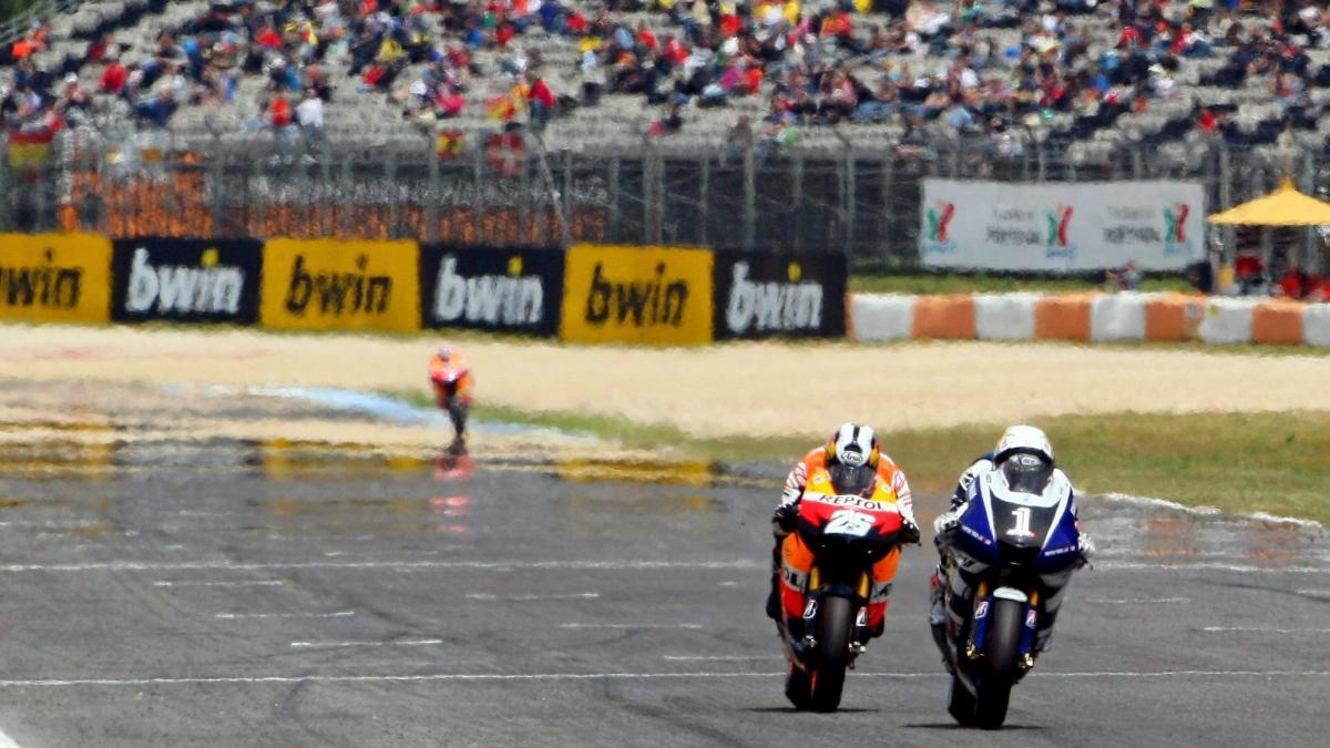 Jorge Lorenzo y Dani Pedrosa en la pelea de la victoria por el Gran Premio de Portugal de 2011