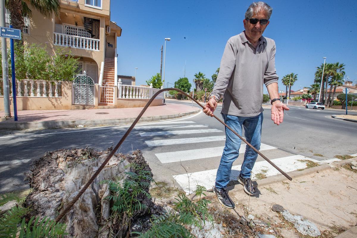 Parques en Orihuela Costa con deficiencias en el mantenimiento
