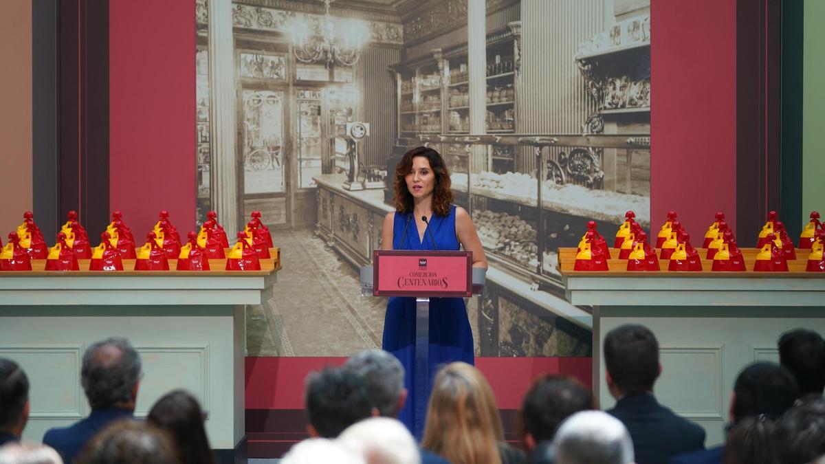 Díaz Ayuso en el homenaje a los comercios centenarios de la Comunidad de Madrid.