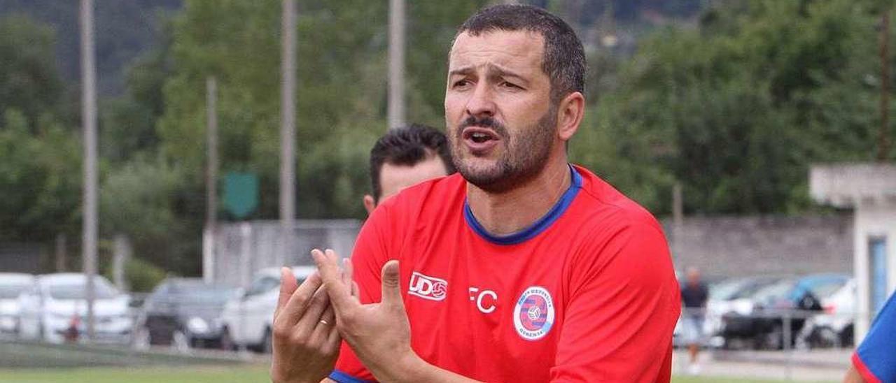 Fernando Currás, entrenador de la Unión Deportiva Ourense. // Iñaki Osorio