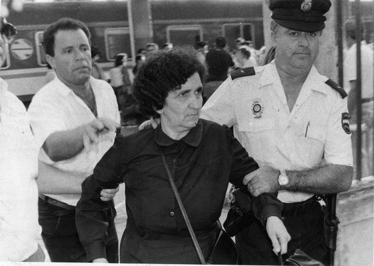El domingo 26 de agosto de 1990  en la pedanía de Puerto Hurraco, los hermanos Emilio y Antonio Izquierdo abatieron a quince personas. Sus hermanas, inductoras, fueron internadas en un psiquiátrico.