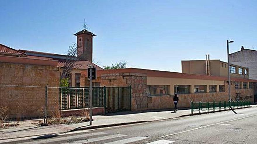 Antiguo matadero de la avenida de Galicia, donde se levantará el centro de adultos.