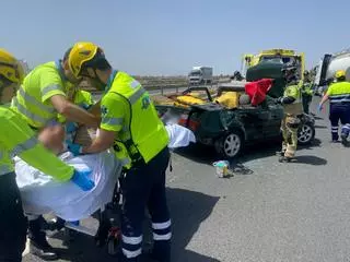 Dos heridos al chocar dos coches en la A-7 a su paso por Lorca