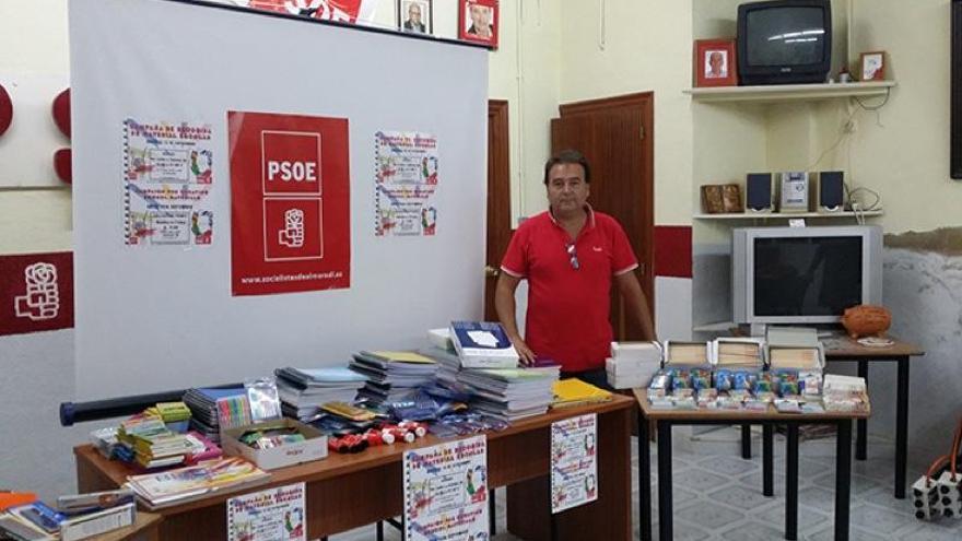 El PSOE entrega a los colegios más de 2.500 unidades de material escolar