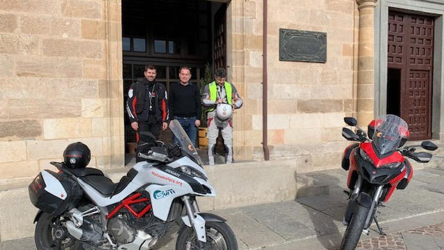 Representantes de la Asociación Mutua Motera son recibidos en la Diputación de Zamora.