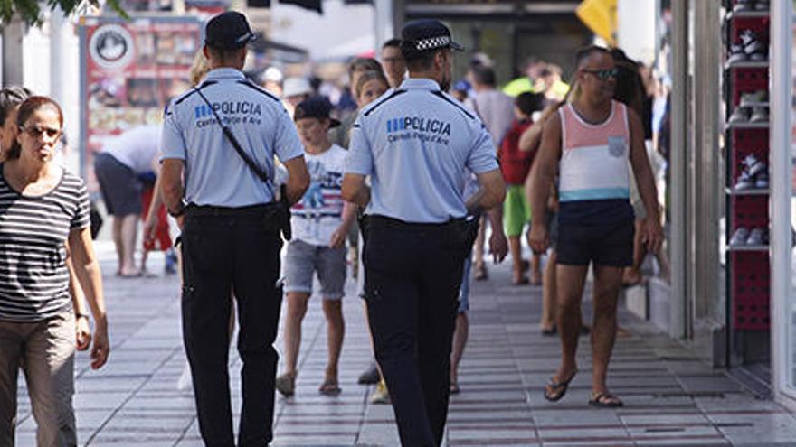 Deu policies porten el govern de Platja d&#039;Aro als tribunals per no cobrar un plus