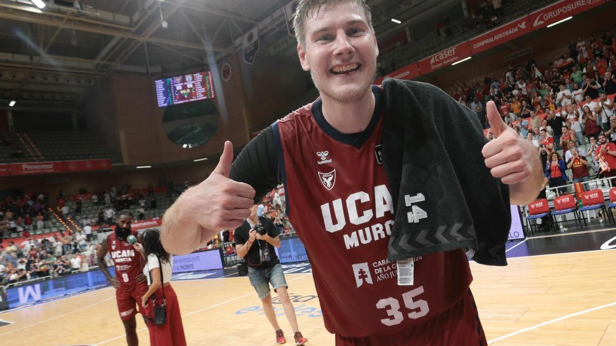 Simon Birgander, celebrando la victoria del UCAM Murcia ante el Tenerife