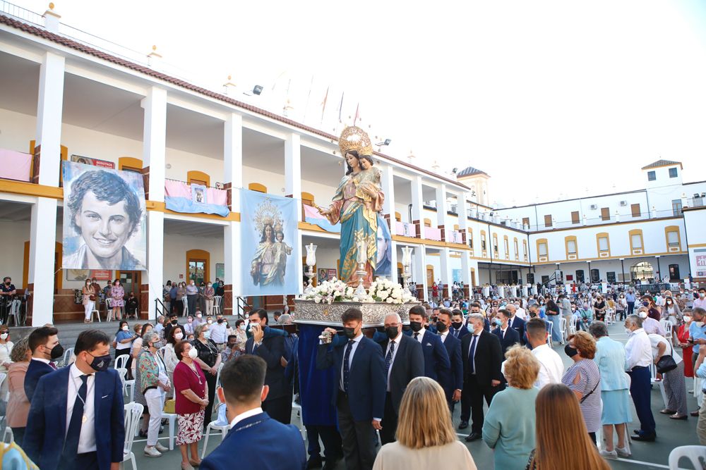 Rendidos a las plantas de María Auxilidora