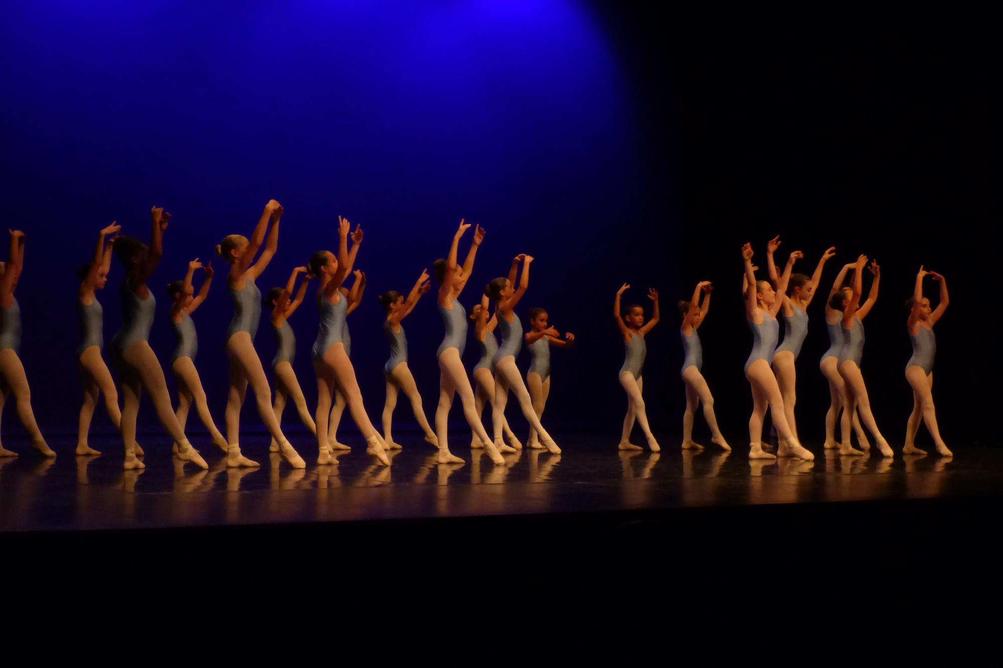 Les alumnes de l'Stage Intensiu de l'Escola de Dansa Marta Coll