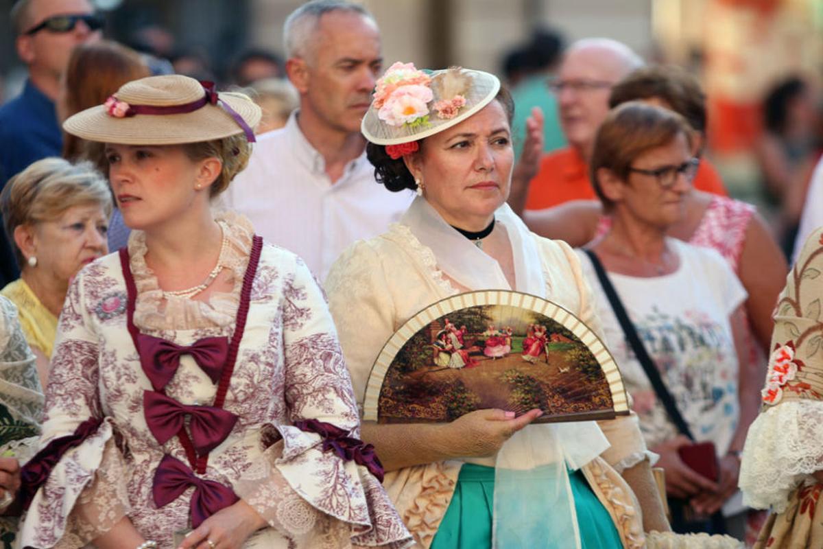 El pueblo de Macharaviaya celebra cada año el 4 de julio. Este viernes, el desfile que sirve para reconocer a la figura del ilustre macharatungo Bernardo de Gálvez, recorrió las calles del centro des