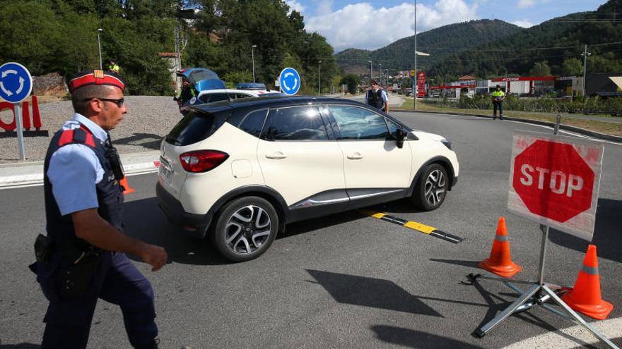 Control policial de los Mossos en Ripoll.