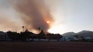 El incendio en Benicàssim sigue activo pero evoluciona favorablemente