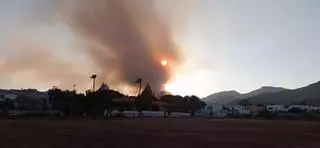 Incendio provocado por un rayo en el Desert de les Palmes