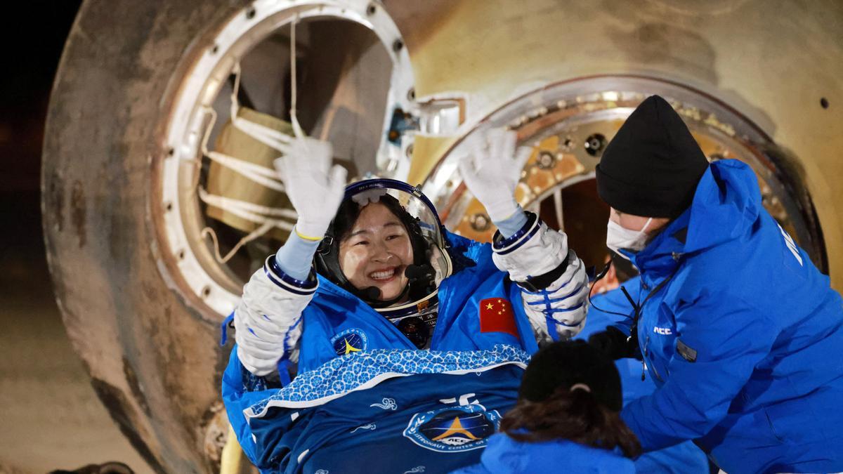 Regresan sanos y salvos los tres astronautas de la Estación Espacial China.