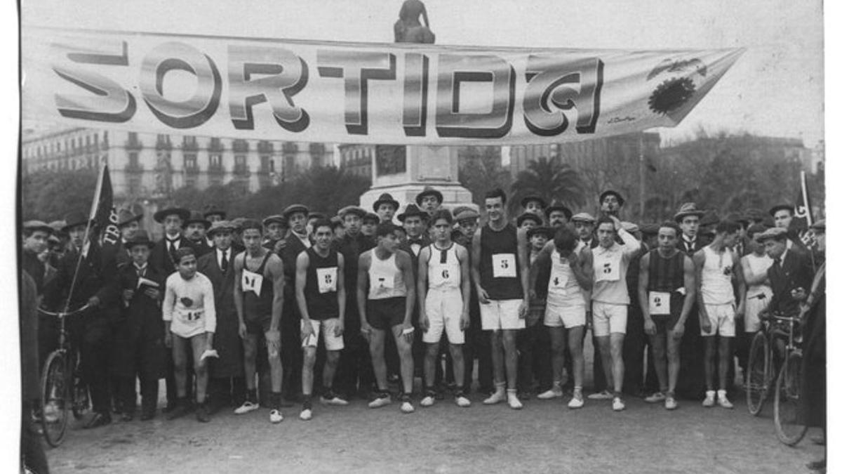 Carrera urbana en la Plaça del Palau y carrer Muntaner.