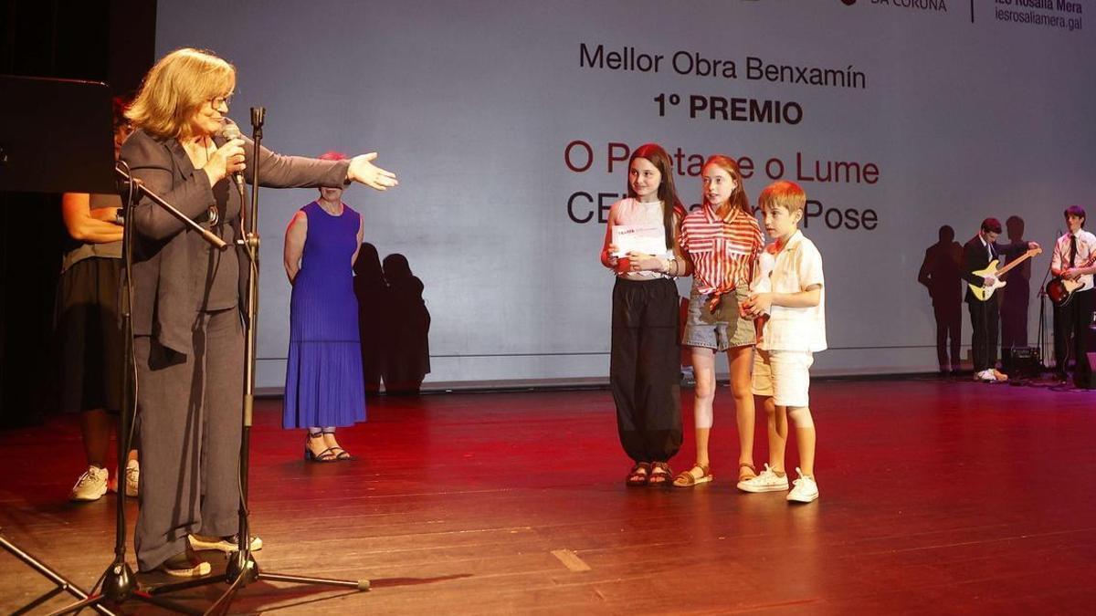 Entrega do premio á mellor obra benxamín do CEIP Labarta Pose.
