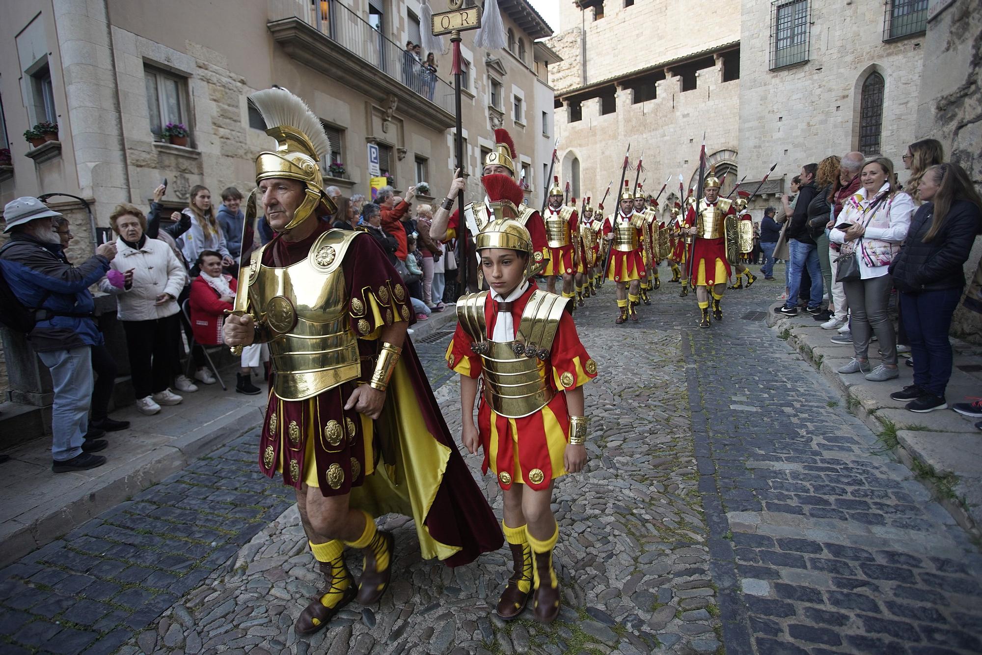 Els Manaies de Girona lliuren el penó a Narcís Reixach enmig de l’emoció de la normalitat