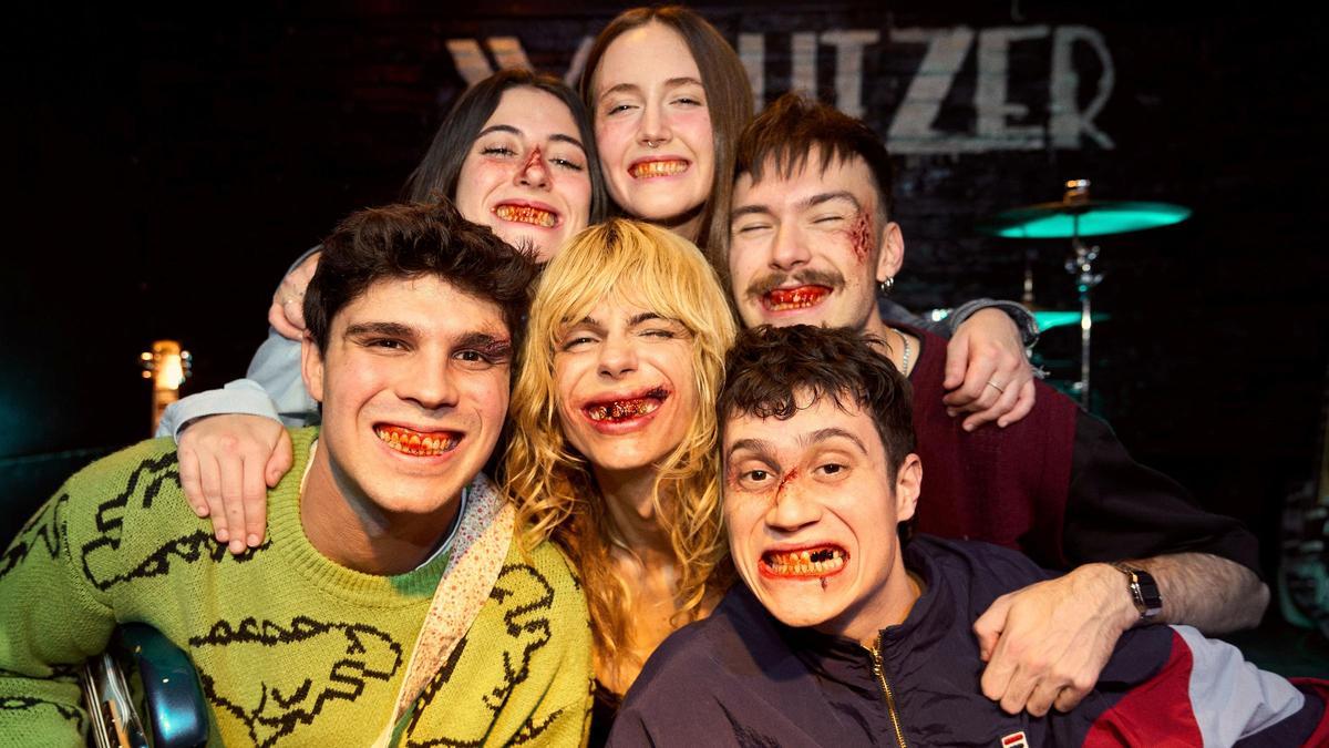 Samantha Hudson, en el centro, con el quinteto Vicente Calderón, con el que publica el single ‘Dientes rotos’