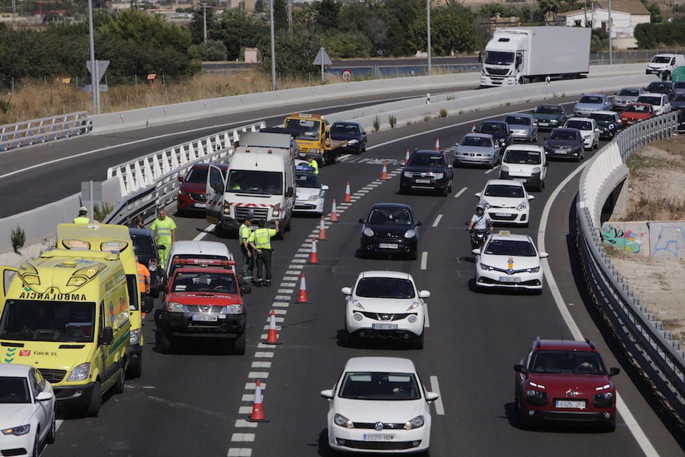 Gran atasco en la autopista del aeropuerto por una colisión en cadena