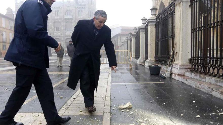 Cae parte de una cornisa de catedral de León sin causar daños personales