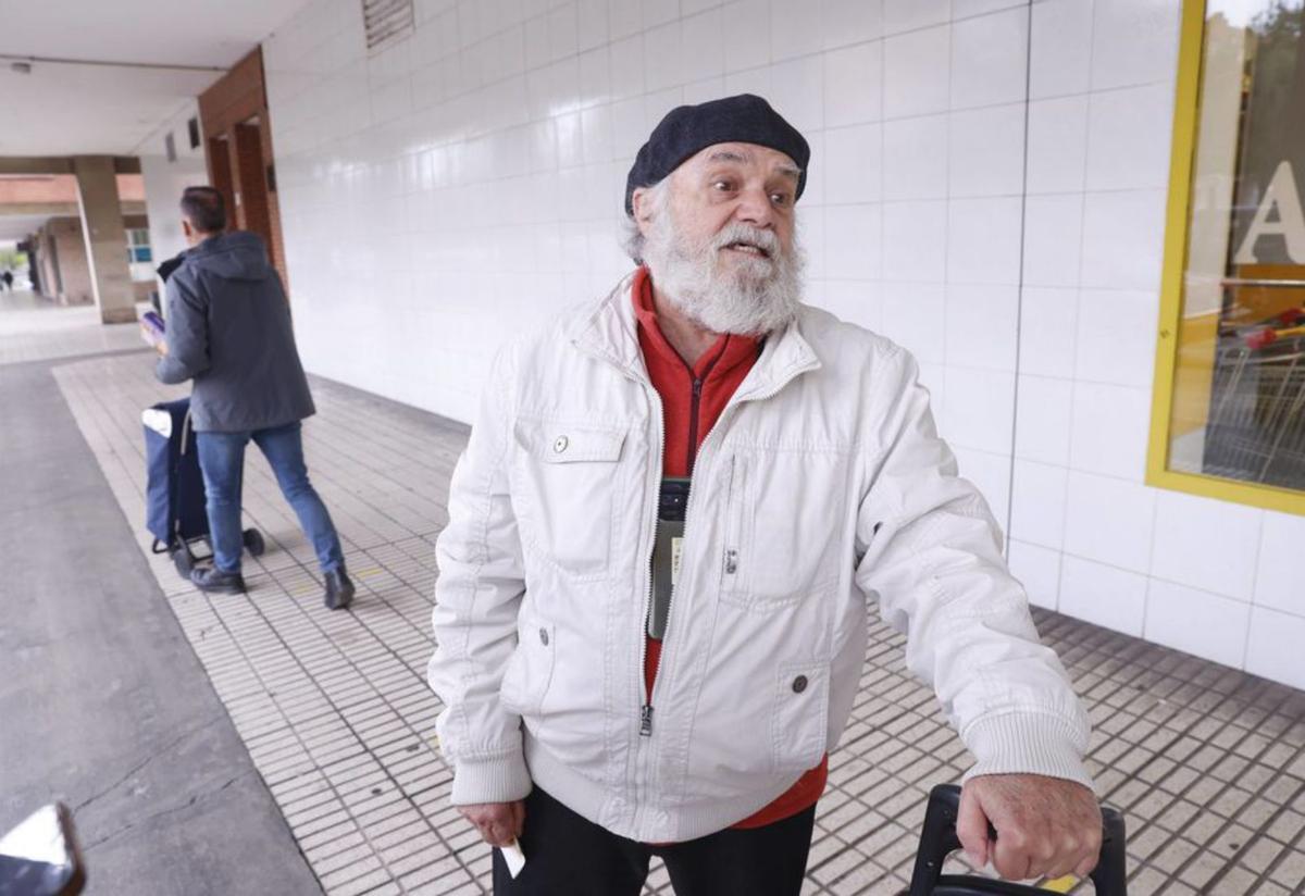 Enrique Ruiz, en el parque de Moreda.