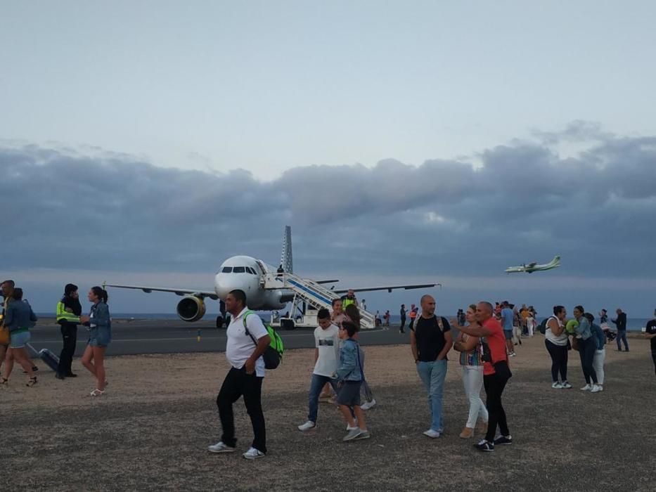 Desalojo de un avión en Fuerteventura por aviso de