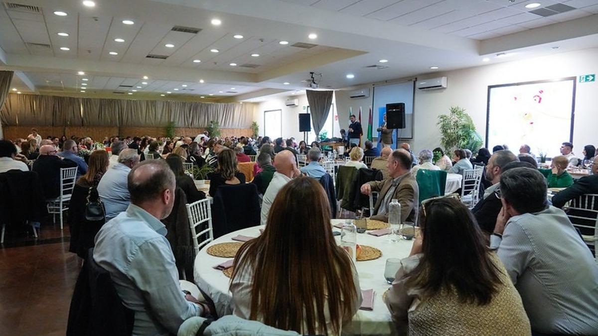 El PP de Plasencia reúne a 300 militantes y simpatizantes en su comida de convivencia.