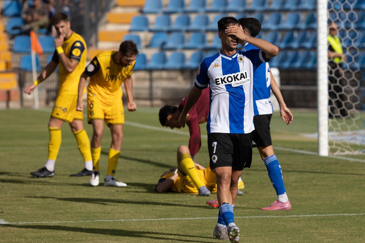 Soldevila laments during the match against Alcorcón.