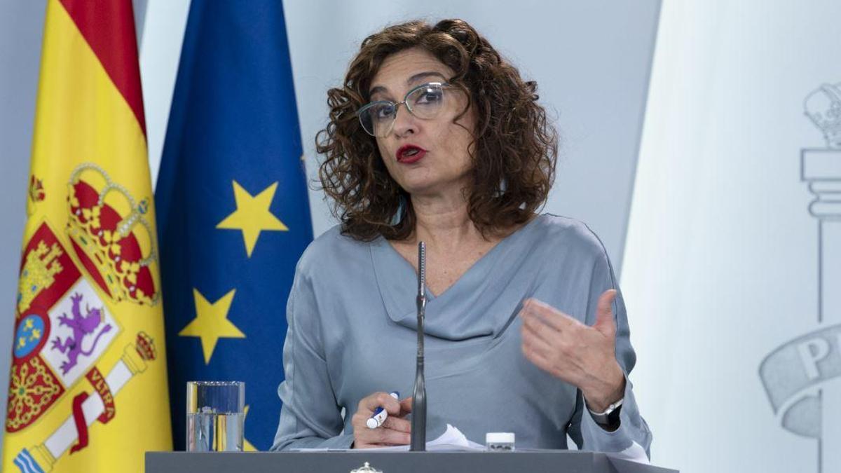 Finanzministerin María Jesús Montero bei einer Pressekonferenz im Moncloa-Palast (Archivbild).