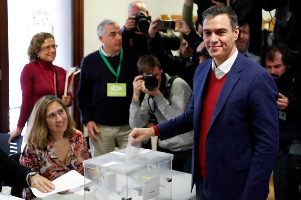 Pedro Sánchez votando