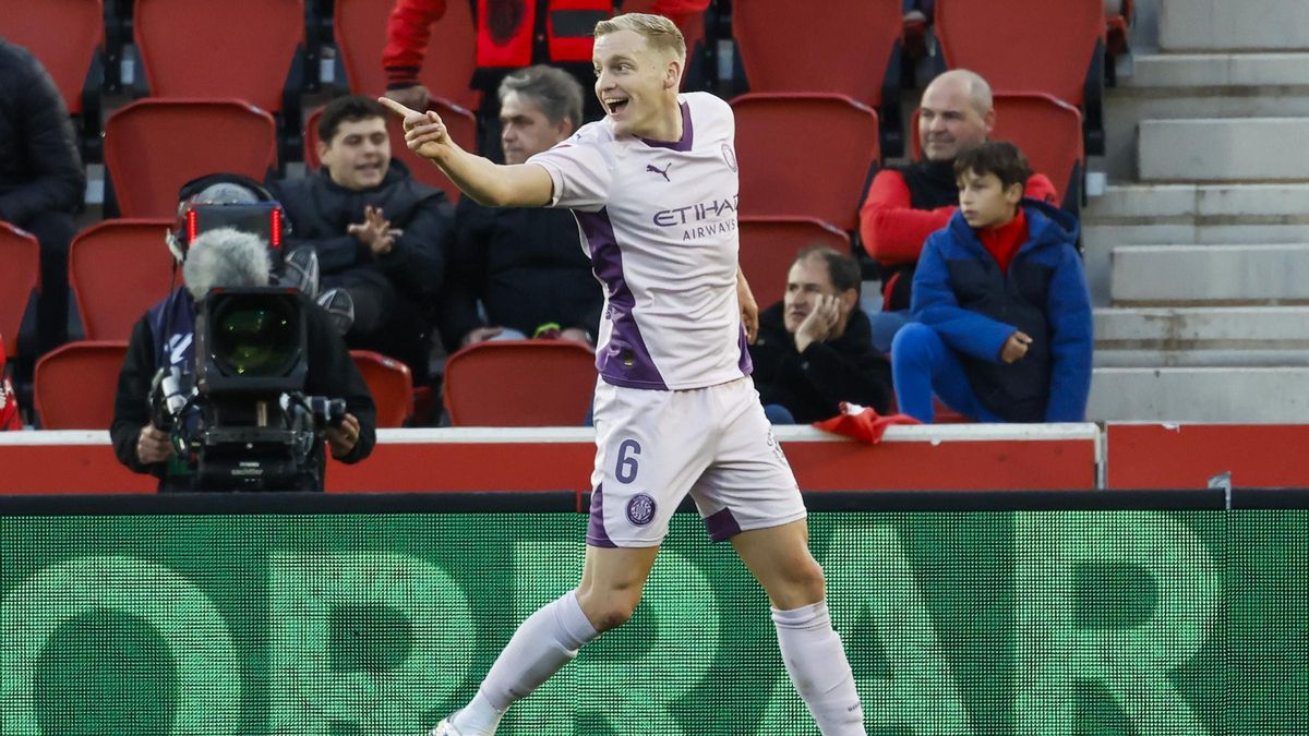 Van de Beek festeja el 0-1 del Girona al Mallorca en Son Moix.