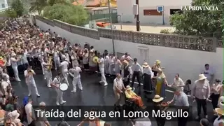 Lomo Magullo se aferra a las tradiciones y se refresca en la Traída del Agua