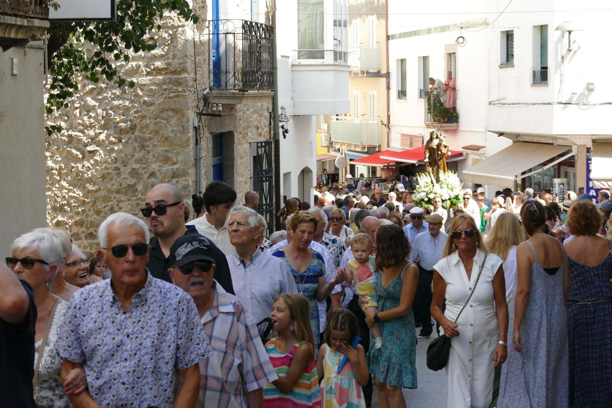 L'Escala commemora la Festa del Carme amb un sentit homenatge a les persones grans i a les seves arrels marineres