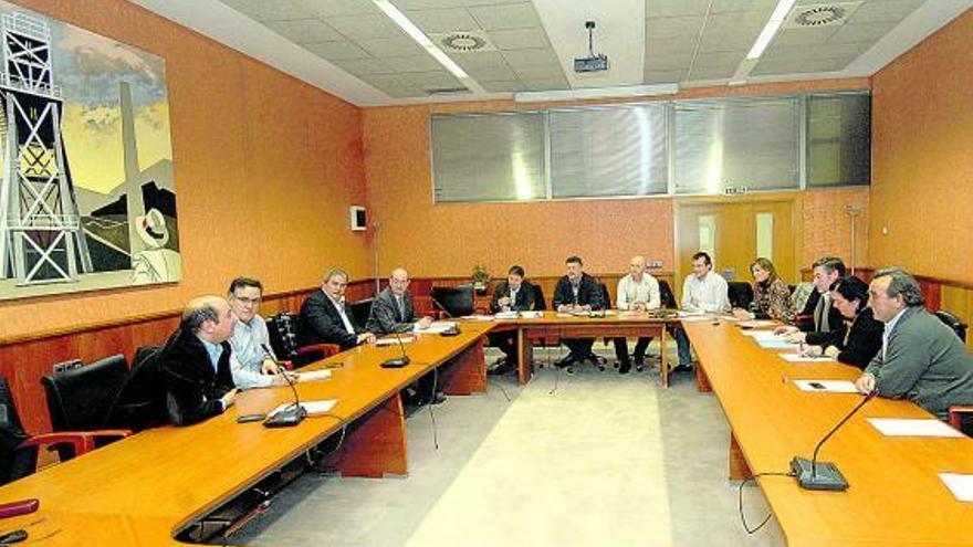 La reunión de alcaldes de las comarcas mineras celebrada el pasado mes en Mieres.