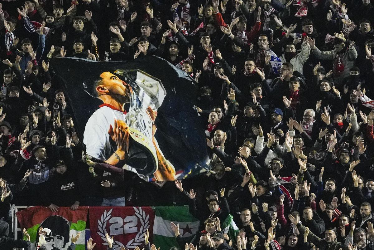Tributo a José Antonio Reyes durante el partido de la Copa del Rey que enfrentó al CD Extremadura 1924 y al Sevilla FC