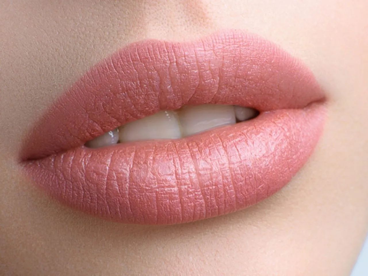 Gloss o labial: ¿Qué es mejor?, Estilo de Vida Belleza