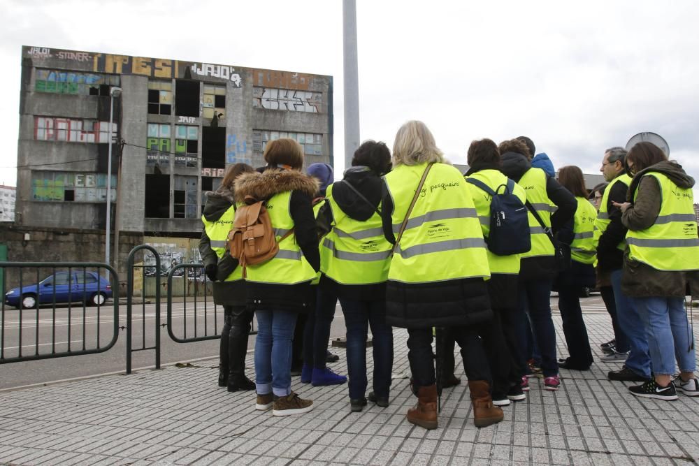 La nueva ruta de Vigo Pesqueiro hizo un recorrido por el pasado y el presente de la industria de la villa marinera