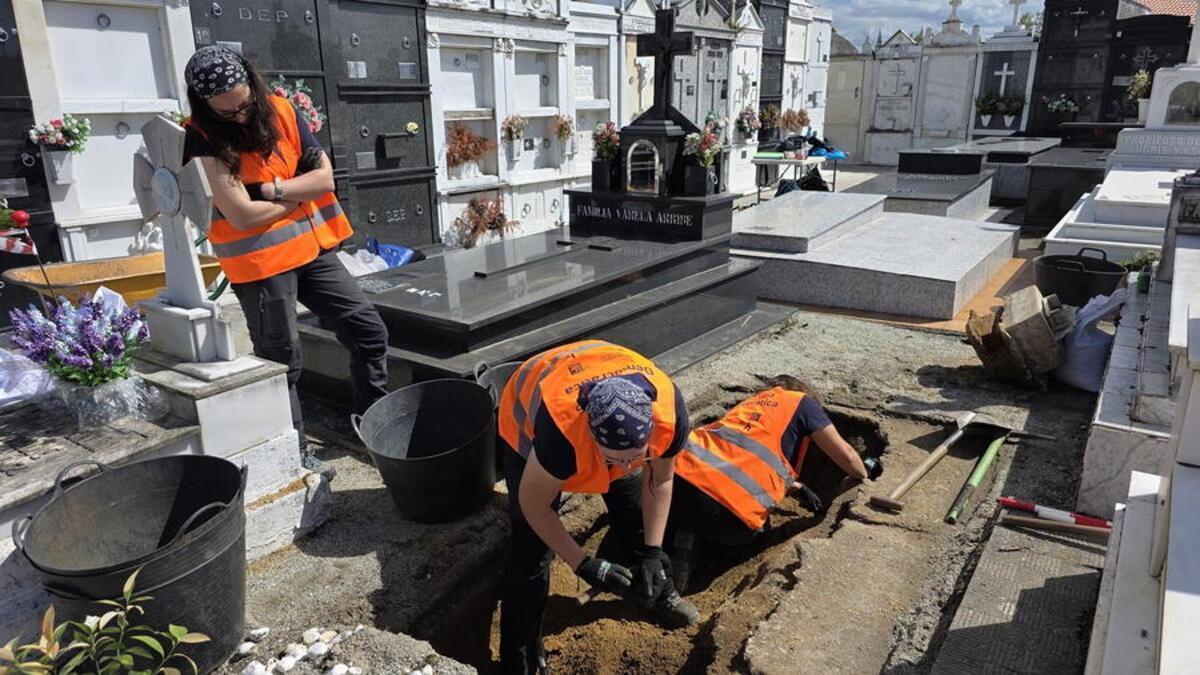 La primera cata arqueológica en Serantes ha confirmado que se trataba de una fosa franquista