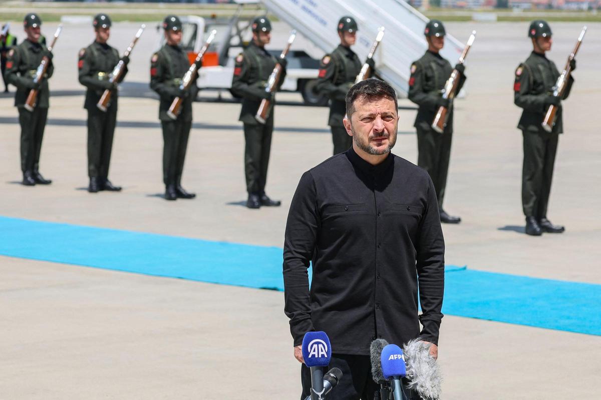 Zelenski se reúne con Erdogan en Ankara para debatir salidas negociadas a la guerra con Rusia
