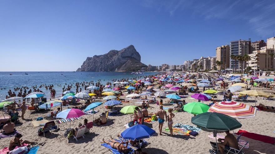La Fossa de Calp, una playa de bandera: 40 años con la enseña azul, un hito