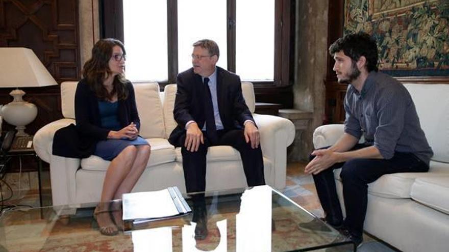 Ximo Puig y Mónica Oltra durante su primera reunión con el nuevo secretario general de Podemos en la Comunidad, Antonio Estañ.