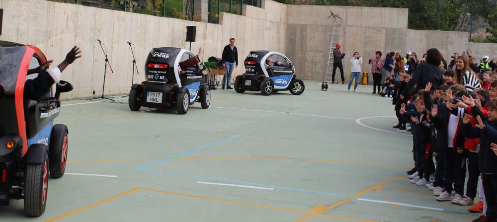 Los Reyes Magos visitan el colegio de Las Esclavas